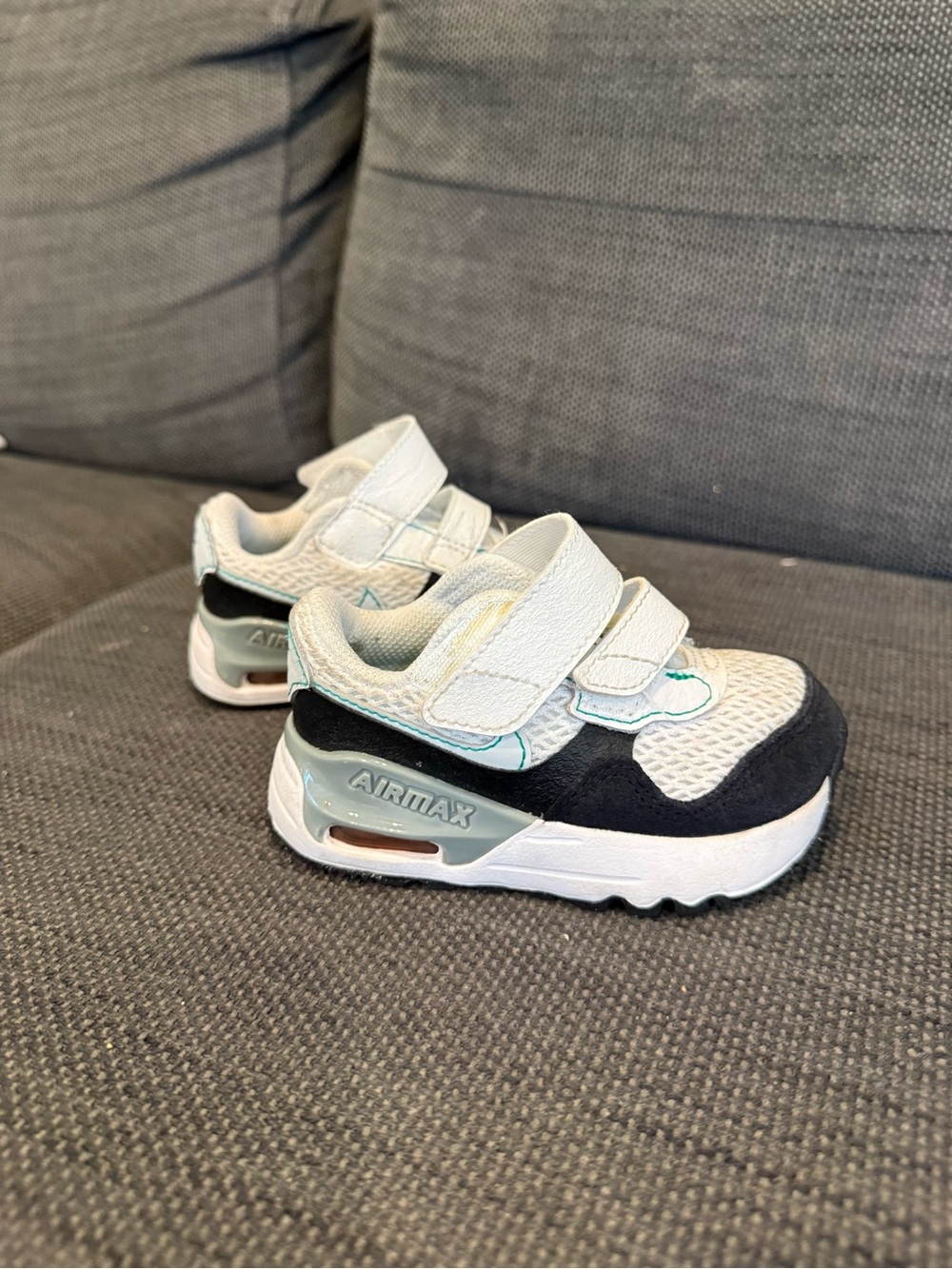 Nike Kids' Air Max SYSTM Velcro Sneakers size 5
